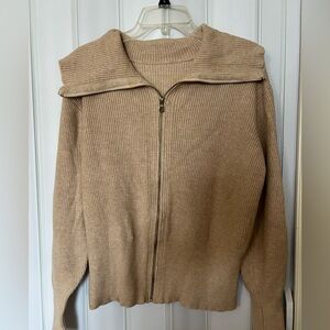 Tan sweater womens size Large. Zipper front large collar. New!